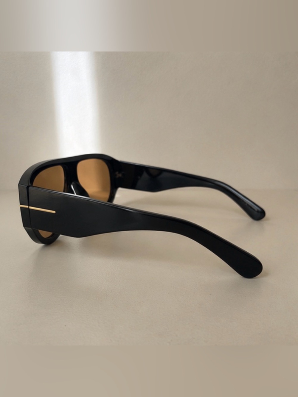 Oversized Black Frame Sunglasses Brown Tint Gold Detail Y2K - Picture 4 of 5
